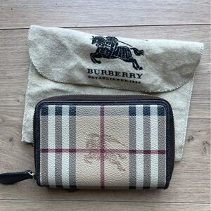 Burberry Haymarket Check Zip-Around Wallet – Beige/Black